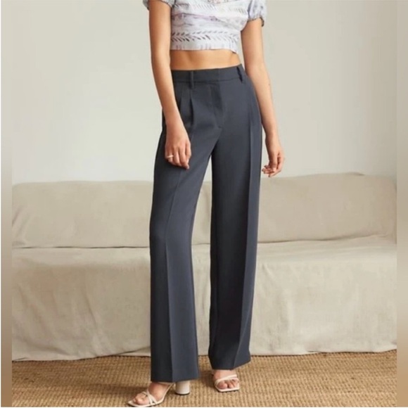 Aritzia Pants - Aritzia Sz 14 The Effortless Pant in Grey Crepette™ Material Size 14
